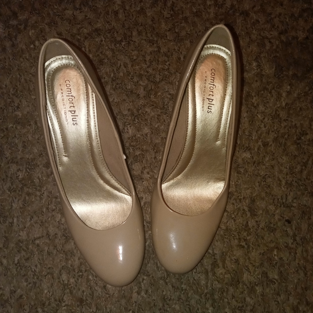 Nude Pumps
